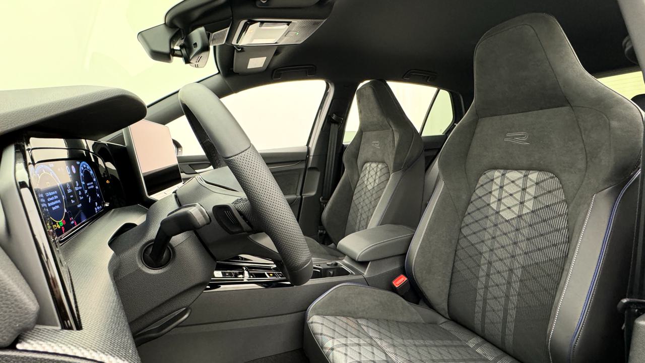 VW<br>Golf VIII 1.5 e TSI mHEV R-Line DSG