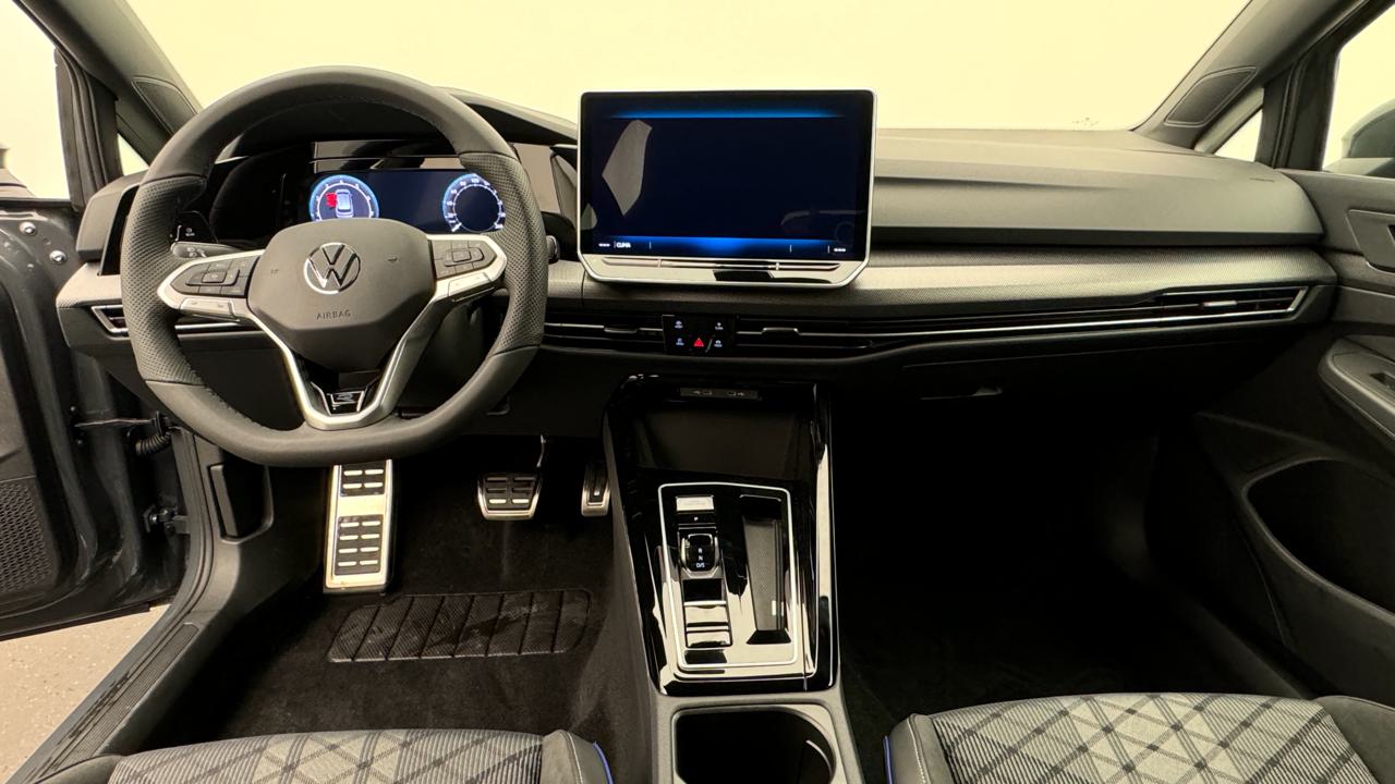 VW<br>Golf VIII 1.5 e TSI mHEV R-Line DSG
