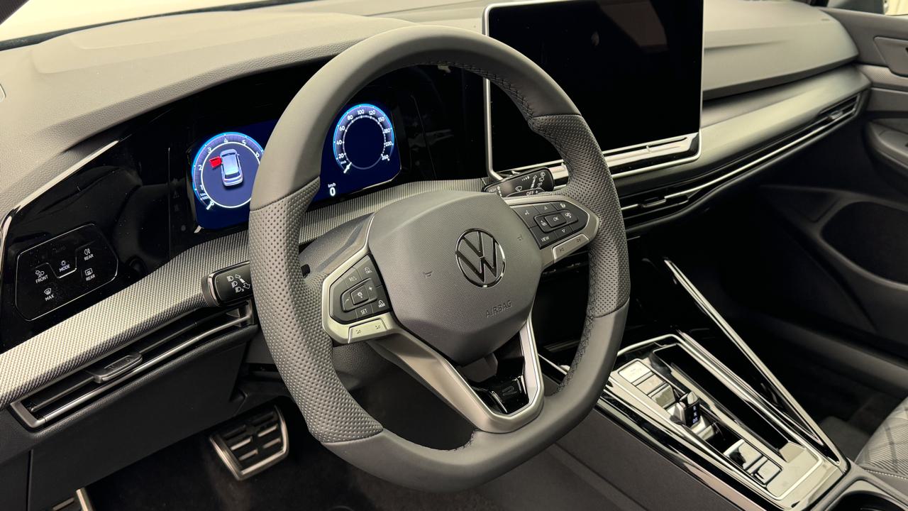 VW<br>Golf VIII 1.5 e TSI mHEV R-Line DSG