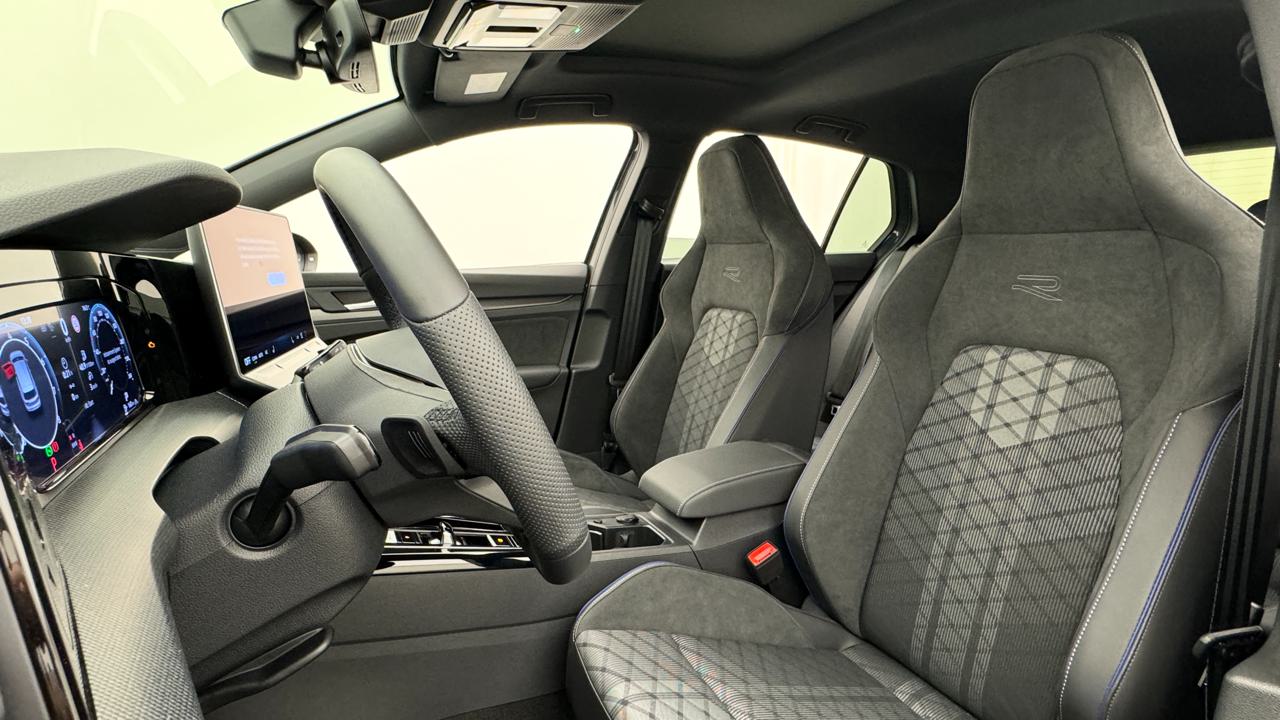 VW<br>Golf VIII 1.5 e TSI mHEV R-Line DSG