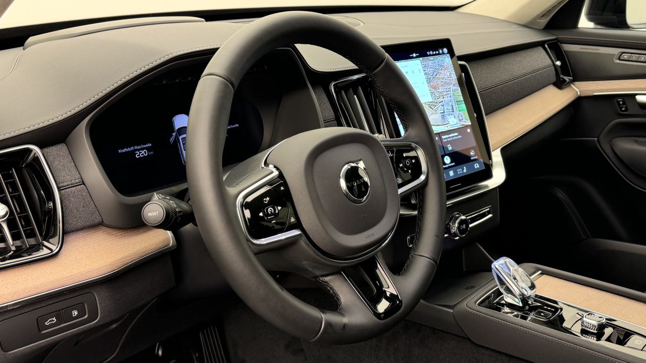 Volvo<br>XC90 T8 AWD PluginHybrid Ultra Dark Geartronic